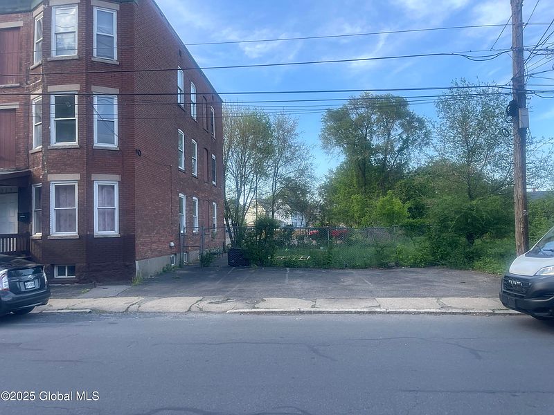 3rd image of 869 Strong Street