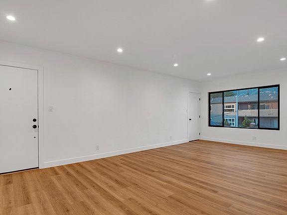 4th image of 950 Havenhurst Dr APT 6