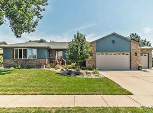 1008 N Shenandoah Cir, Sioux Falls, SD 57103