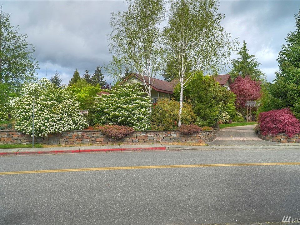 View from road to private driveway.