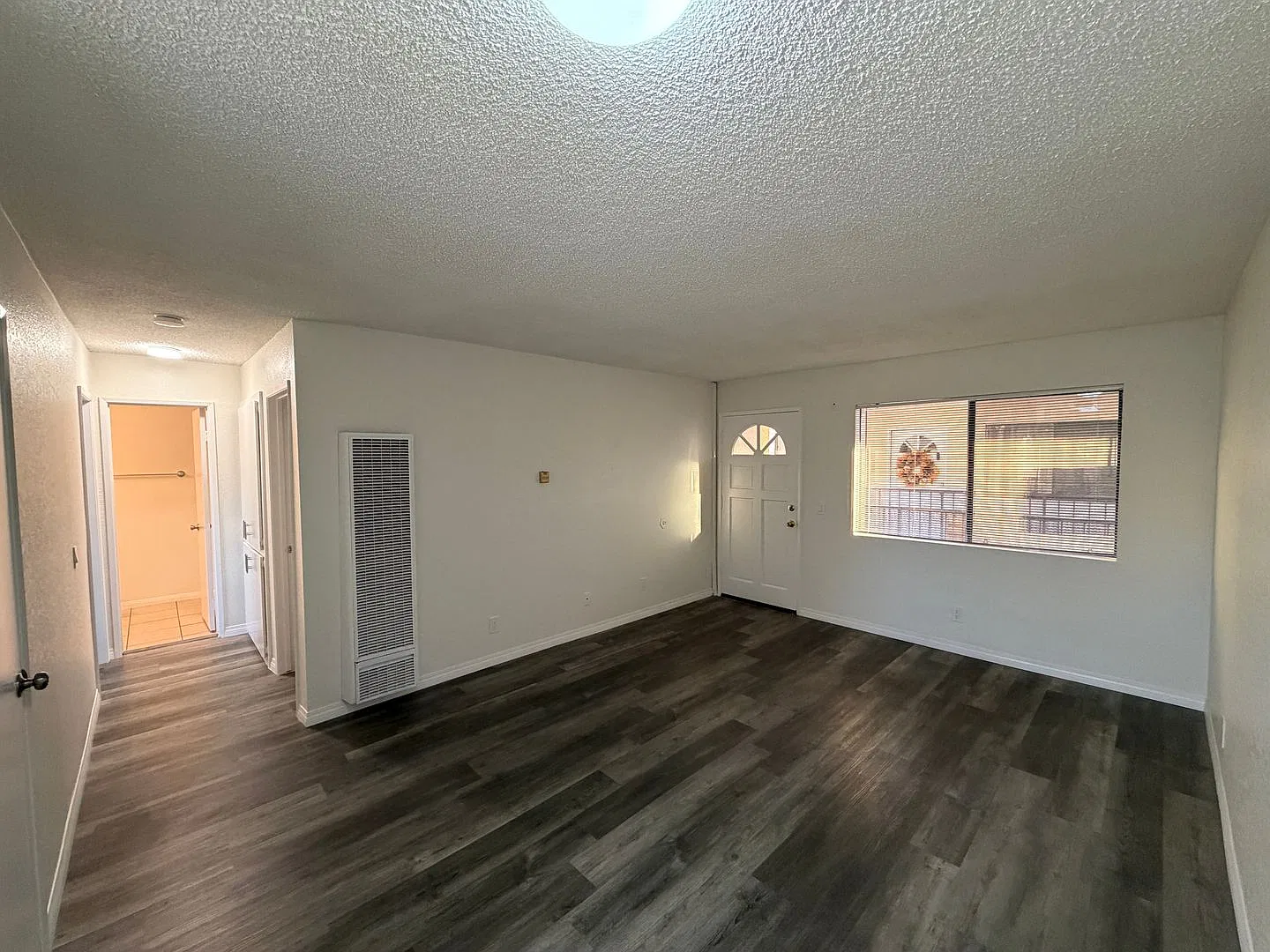2277 Earl — Photo 3
