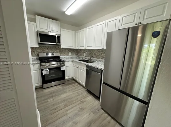 15340 SW 106th Ter APT 819, Miami, FL 33196