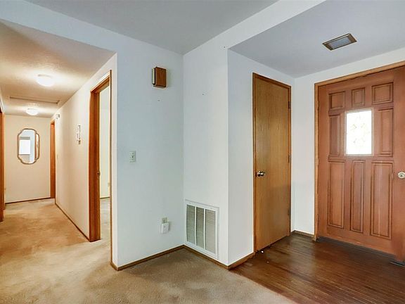 2nd image of 10223 Pine Ct