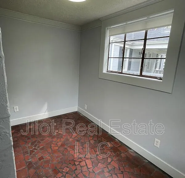 1845 Lakewood Ter SE — Photo 4