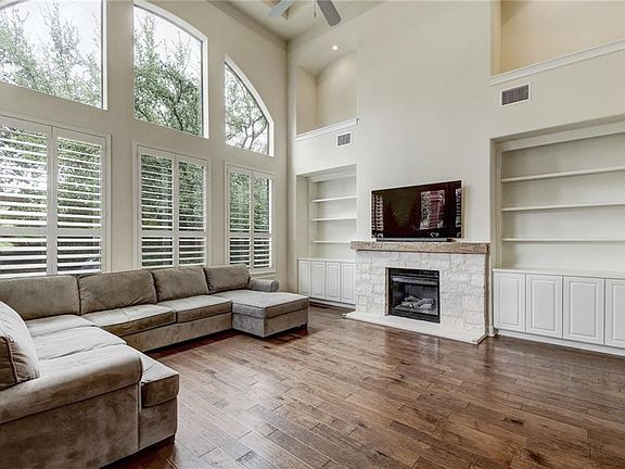 4th image of 3929 Vail Dr