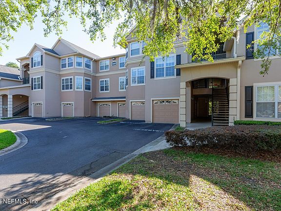2nd image of 13810 SUTTON PARK Drive #835