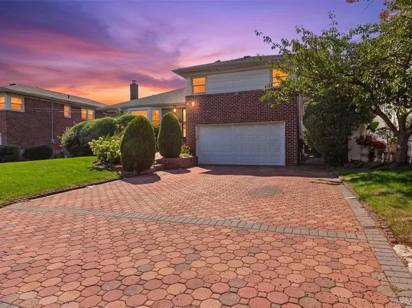 786 E Carl Avenue, Baldwin, NY 11510