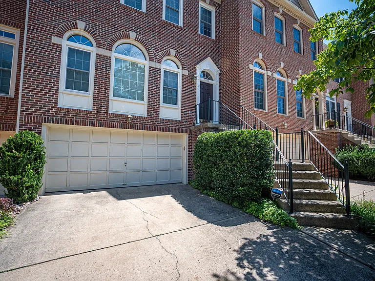 10186 Castlewood Ln — Photo 4