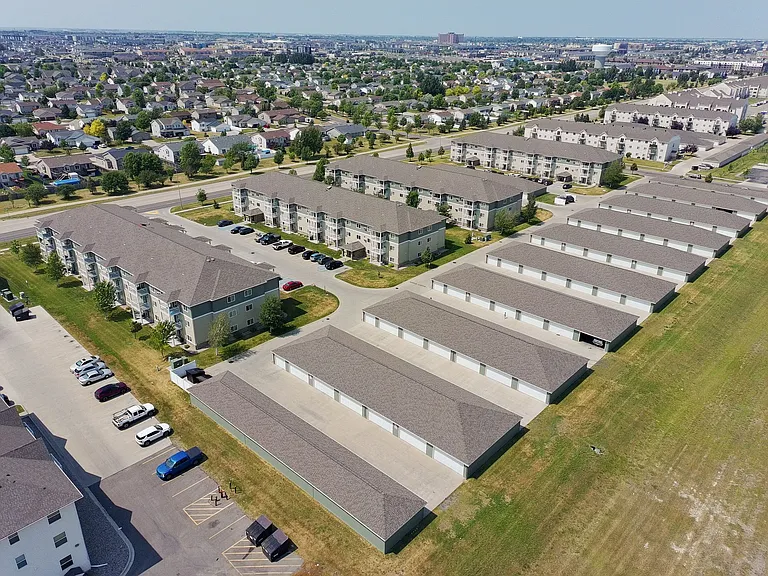 Southport Heights Apartments — Photo 12