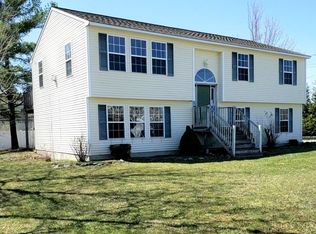 26 Edgewood Ct, Bangor, ME 04401