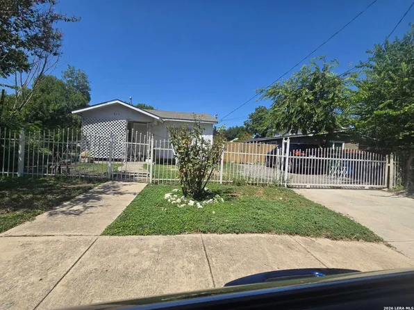 223 Prosperity Dr., San Antonio, TX 78237