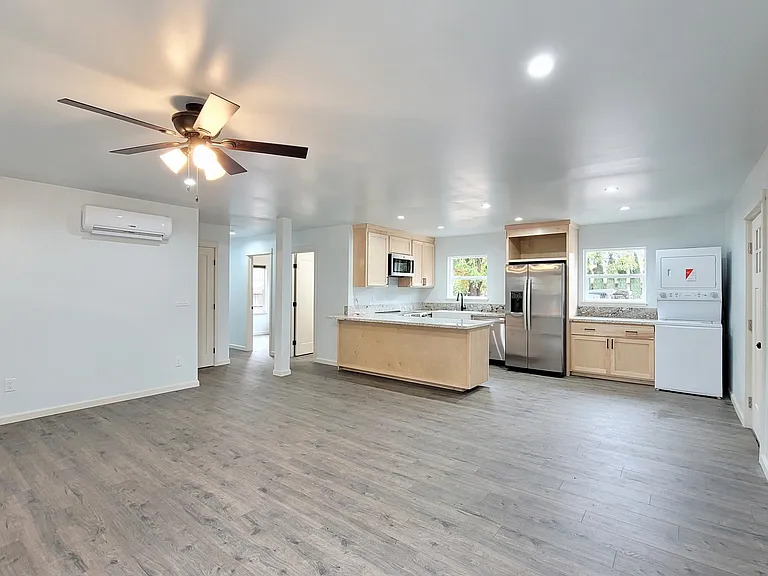 380 W Lassen Ave — Photo 3