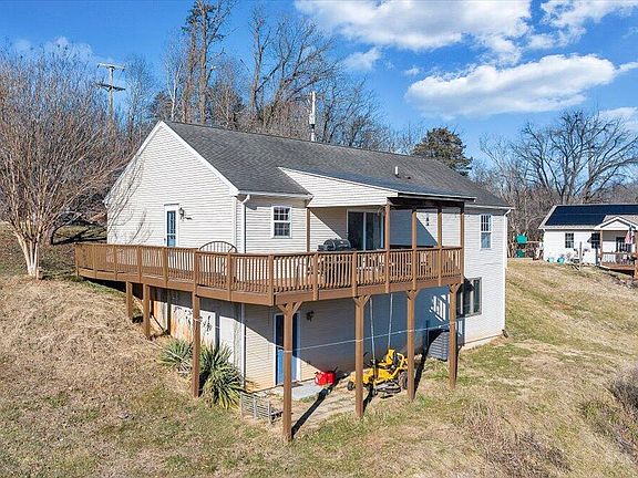 3rd image of 3416 Mount Pleasant Blvd