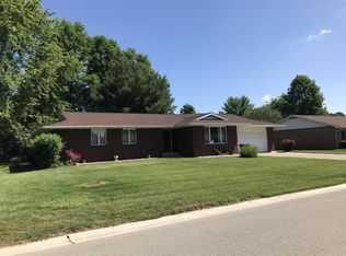 106 W Elm Ave, Effingham, IL 62401