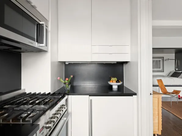 405 West 23rd Street 14F image 6 of 7