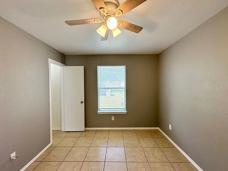 1704 Spring Rose Cir — Photo 30