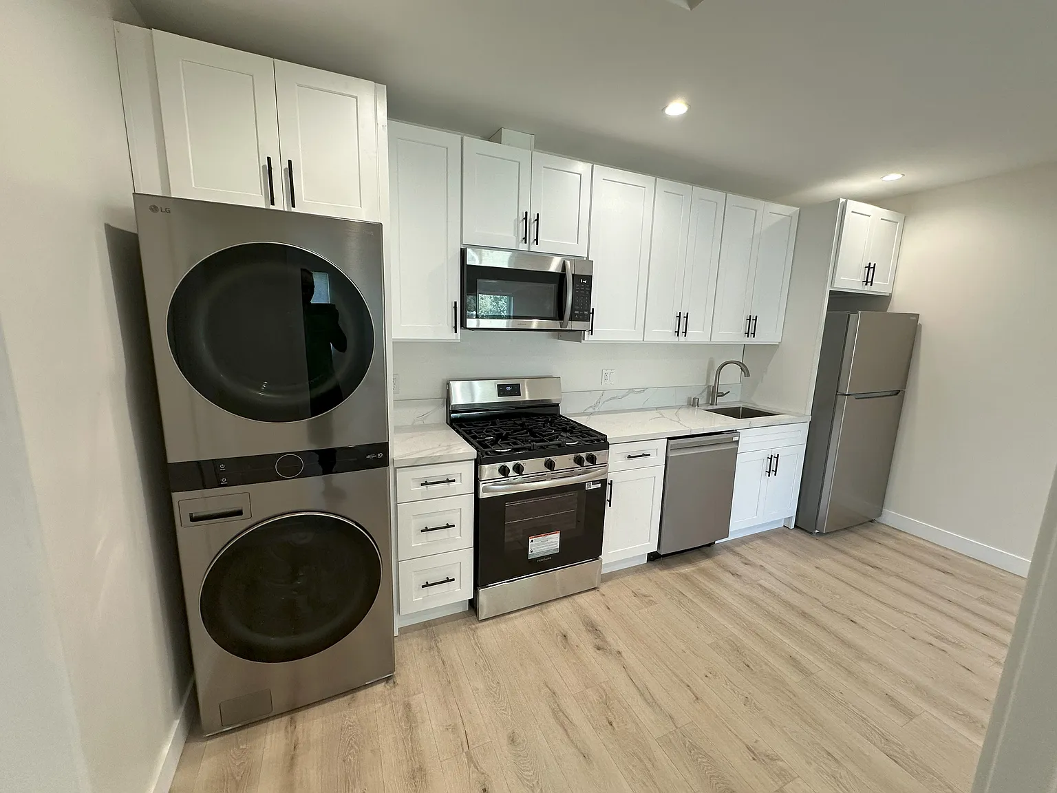 1 bed, 520 sqft, $2,095 — Photo 2