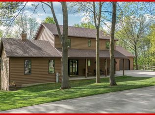 W3170 Thiesen Ln, Helenville, WI 53137