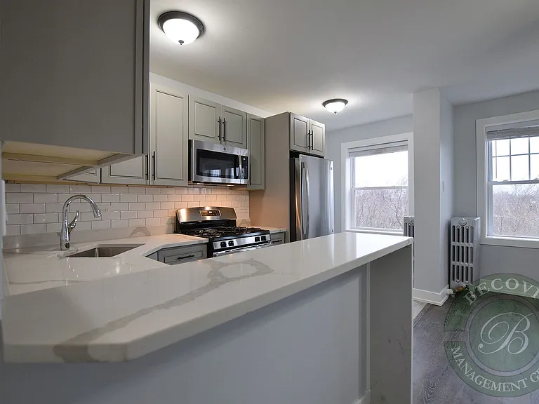 The 1521 Sherwin — Photo 69
