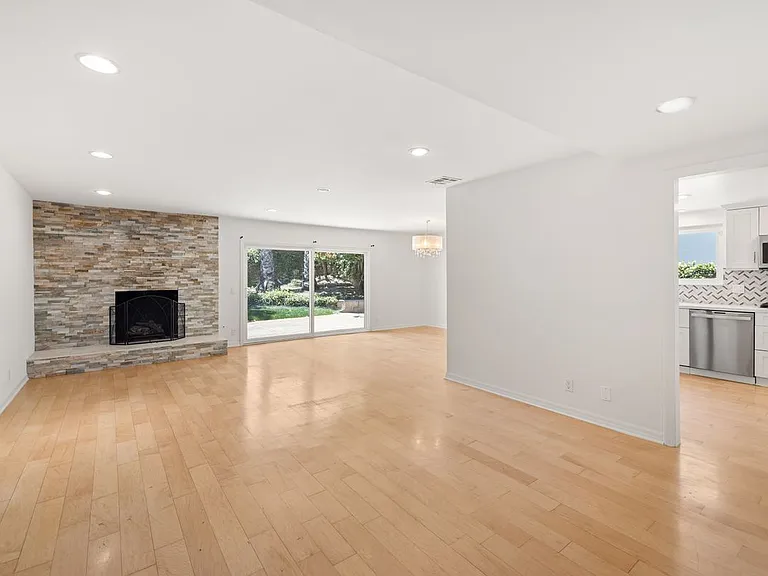 41 Oakleaf Ave — Photo 3