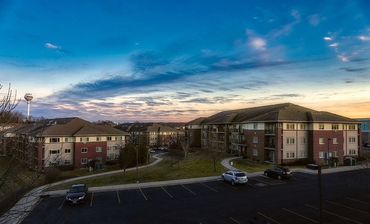 Building Photo - Prairie Crest Apartments