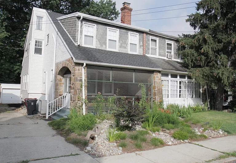 804 W 21st St — Photo 2