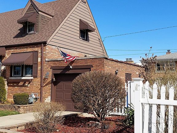 3rd image of 3702 W 93rd St
