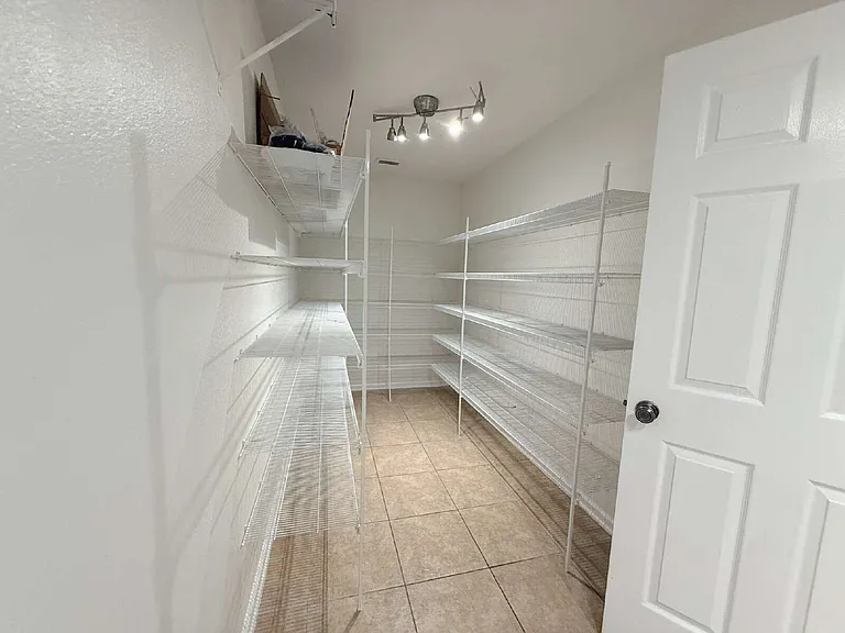 436 Bostwick Cir — Photo 15