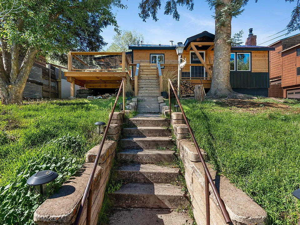 3169 W 3rd Ave