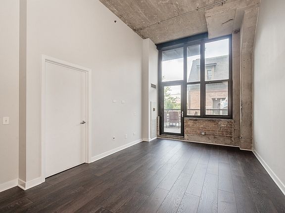 3rd image of 320 E 21st St Unit 205
