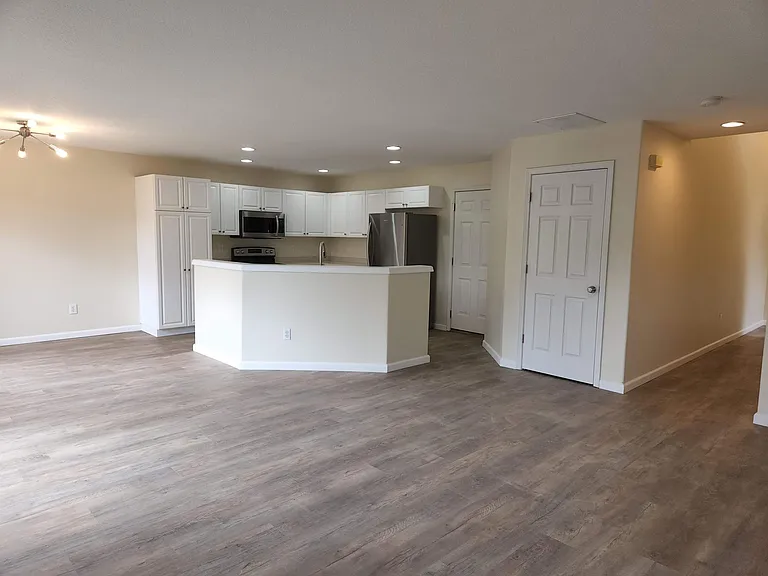 5223 NE Schoeler Cir — Photo 3