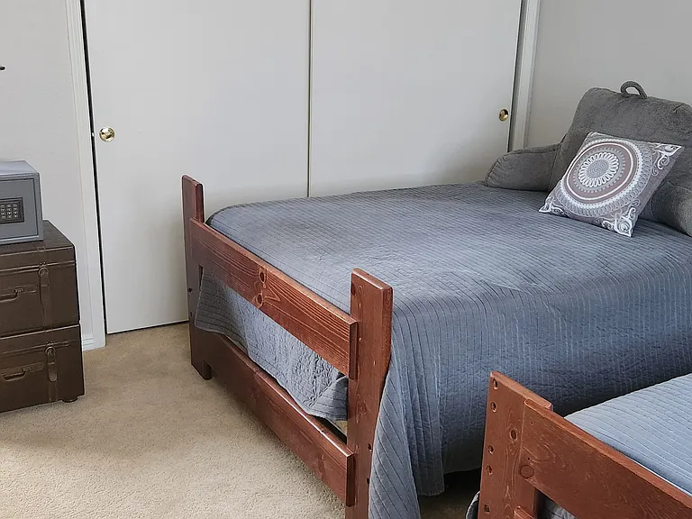421 Burlington Ct #101 — Photo 23