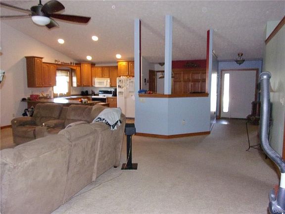 5th image of 116 Burgundy Dr