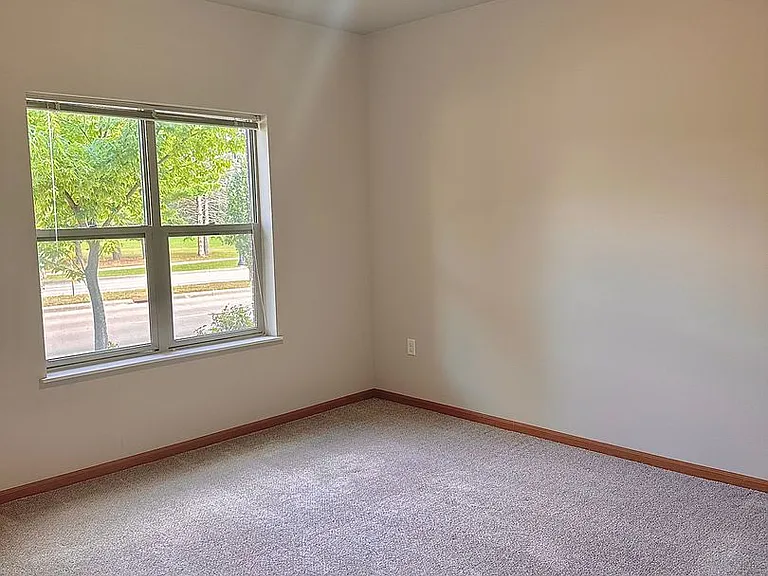 Fairway Glen Apartments — Photo 13