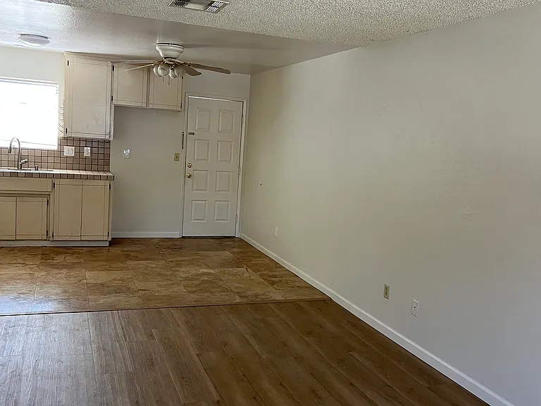 1030 Dainty Ave — Photo 5