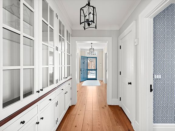 4th image of 18 Mill St