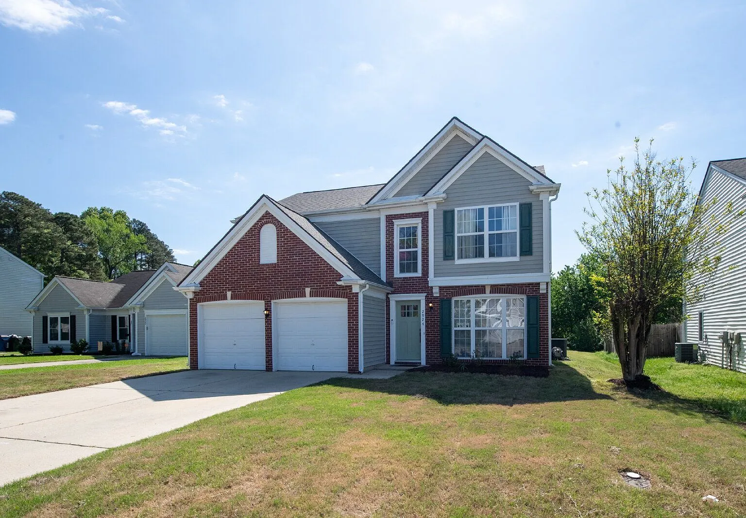 4 bed, 2.5 bath, 1946 sqft, $2,200 — Photo 2