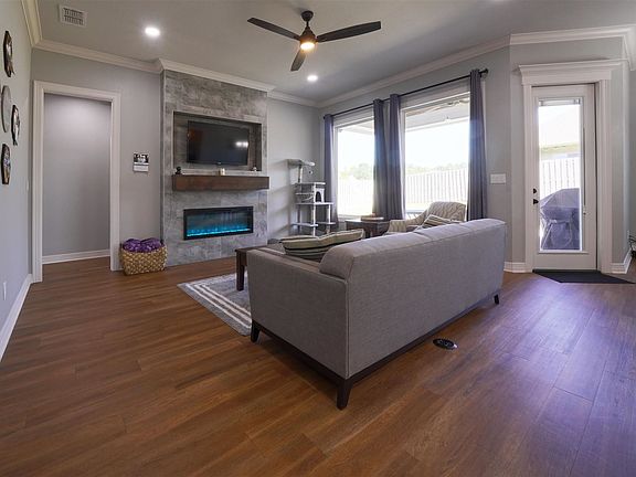 3rd image of 1701 Jessica Dr