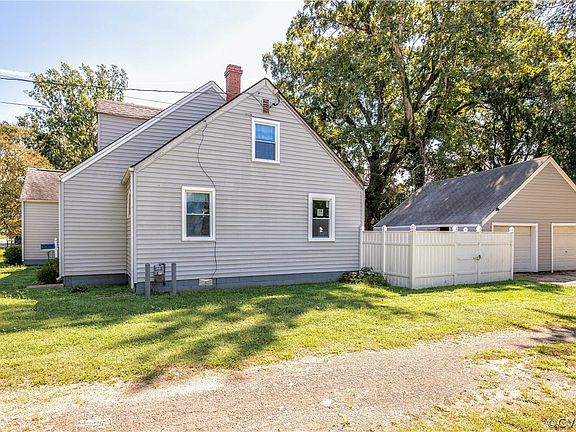 3rd image of 212 Royal Oak Ave