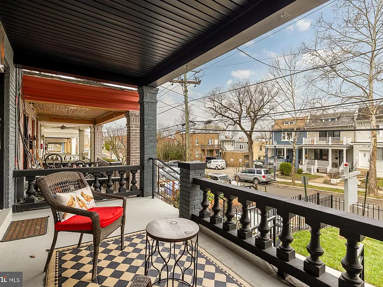 432 Emerson St NW — Photo 4