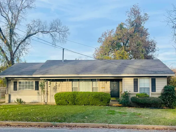 402 Brookside Dr, Jacksonville, TX 75766