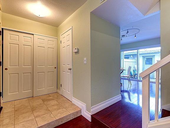 4th image of 1069 Regency Knoll Dr
