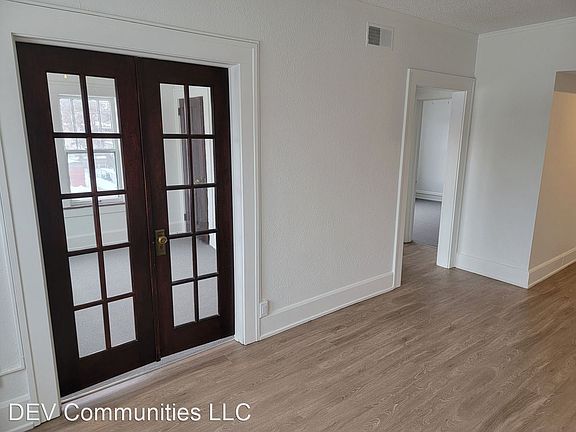 3rd image of 3927 Ingersoll Ave #11514255