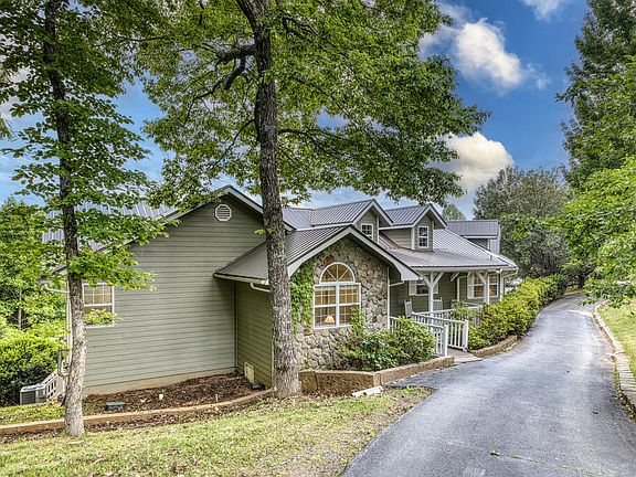 4th image of 132 Oak Ridge Way