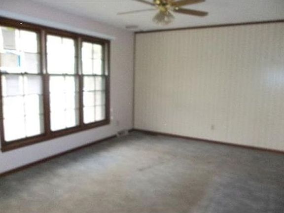 4th image of 134 Emerson Ave