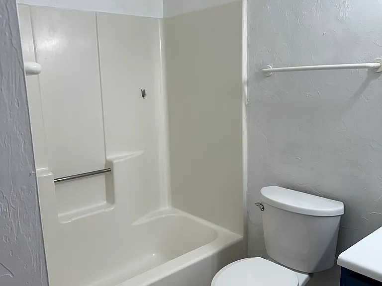 83 SE 16th Ave #E102 — Photo 9