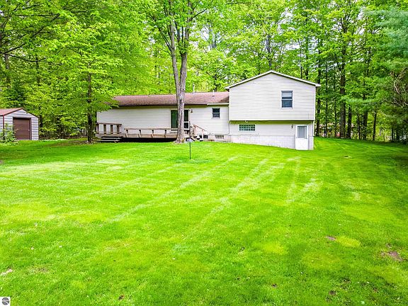 3rd image of 9219 Blackburn Dr