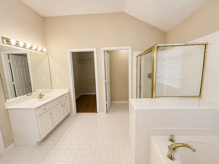 500 Liverpool Ct — Photo 37
