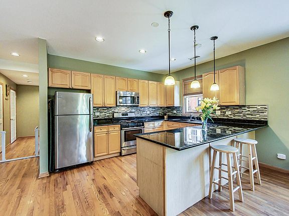 5th image of 613 N Paulina St