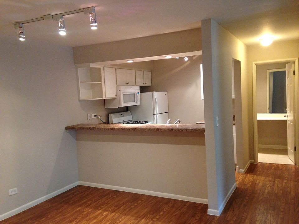 Kitchen with Breakfast Bar